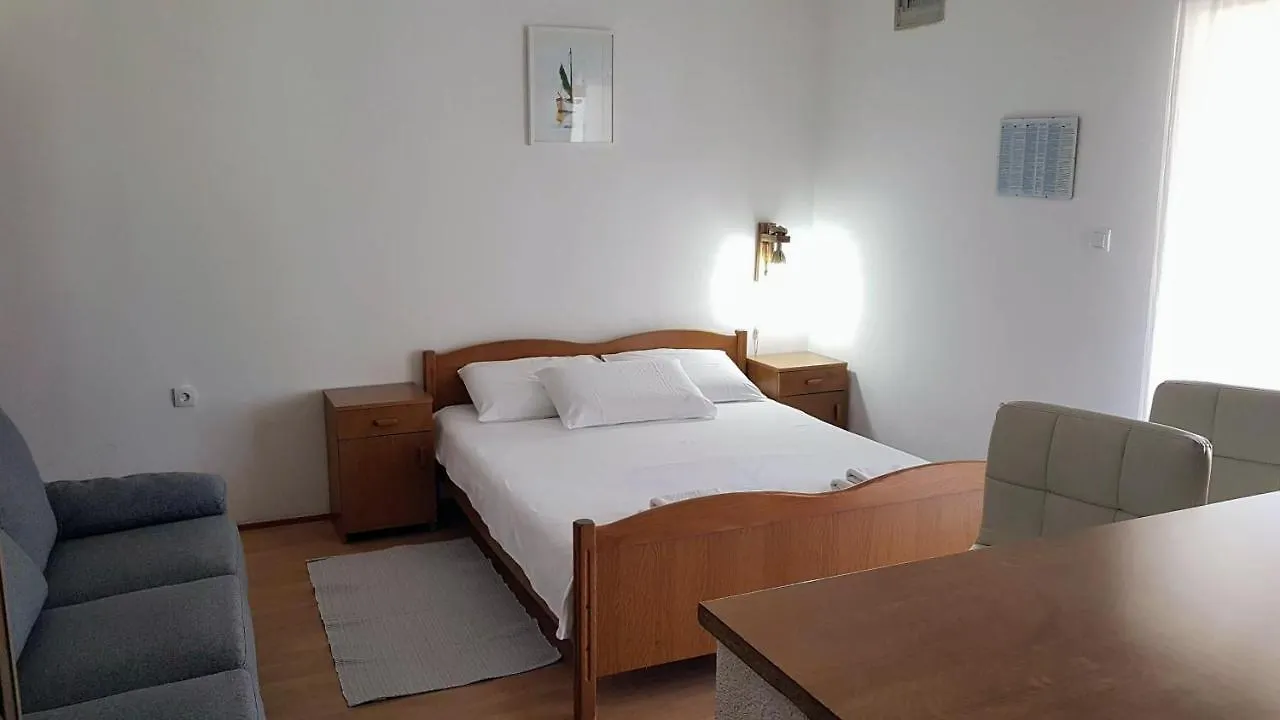 Apartments Branka- 4 Apartments In House- 1 Apartment Has Jacuzzi Вир