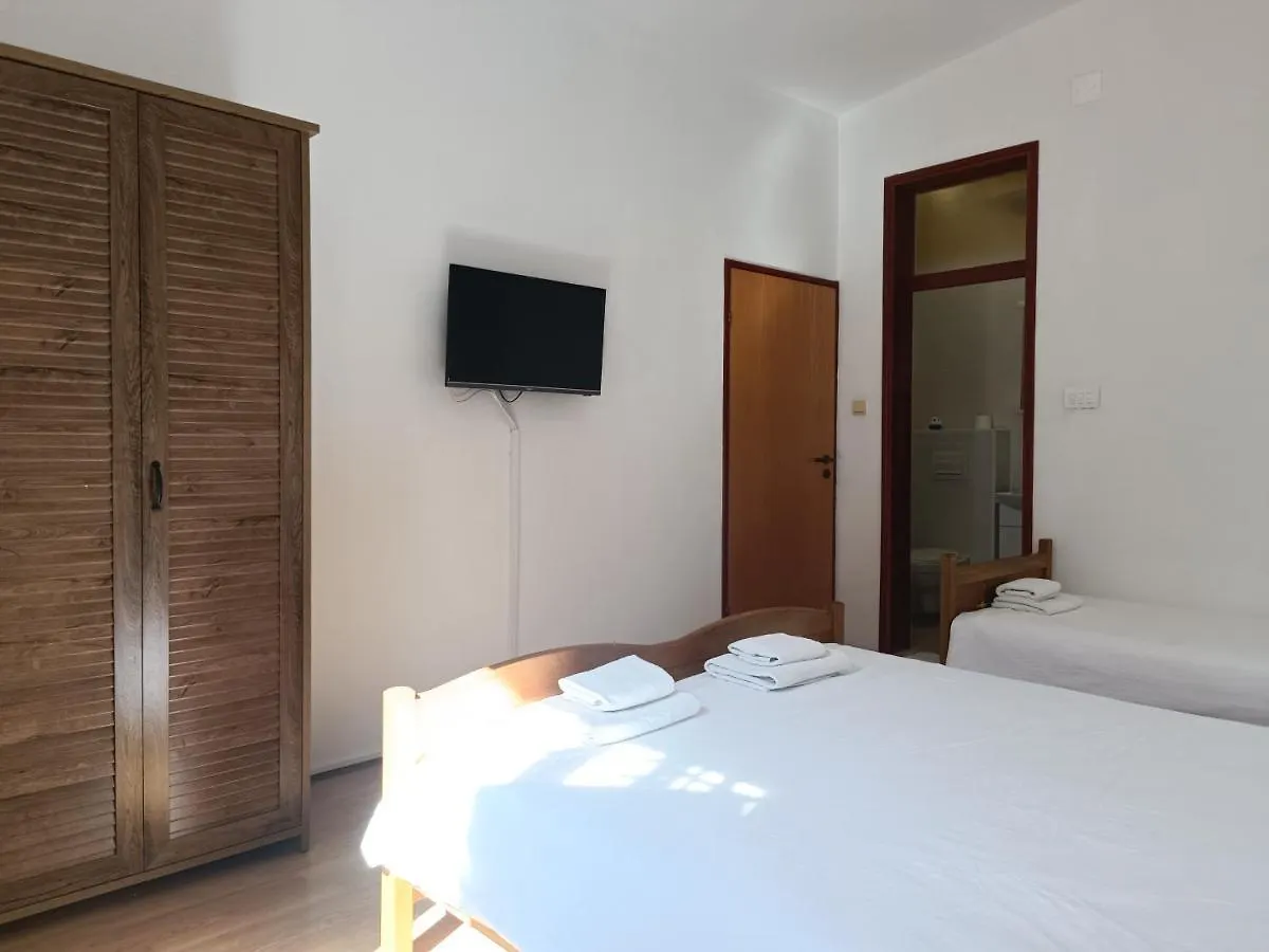 Apartments Branka- 4 Apartments In House- 1 Apartment Has Jacuzzi Вир 0*,