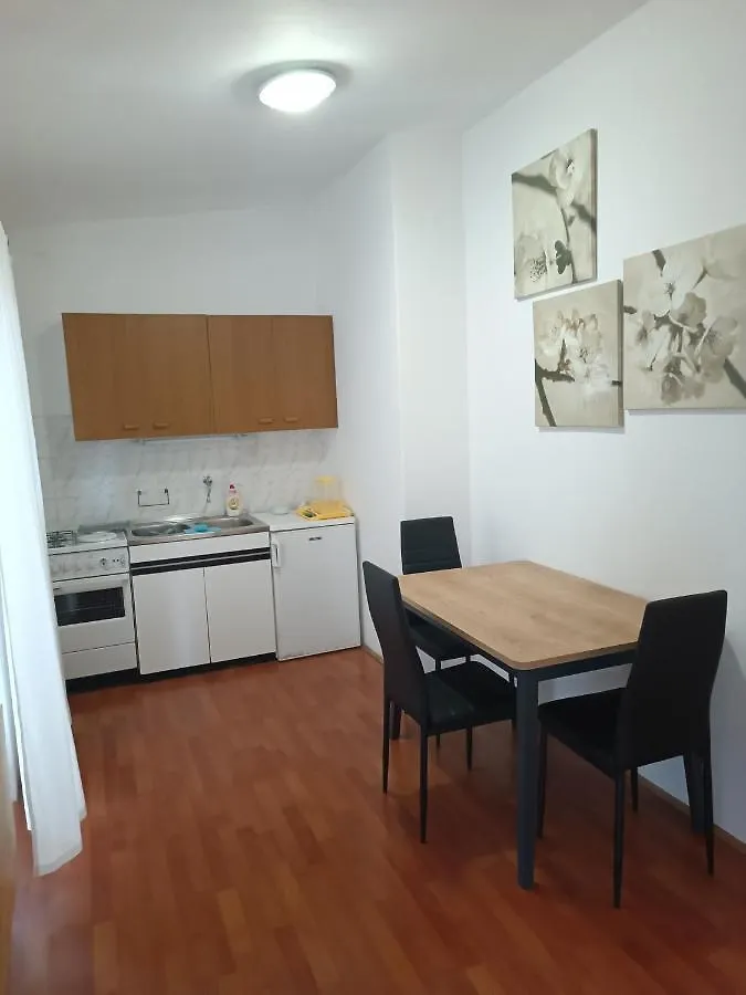 Apartments Branka- 4 Apartments In House- 1 Apartment Has Jacuzzi Вир