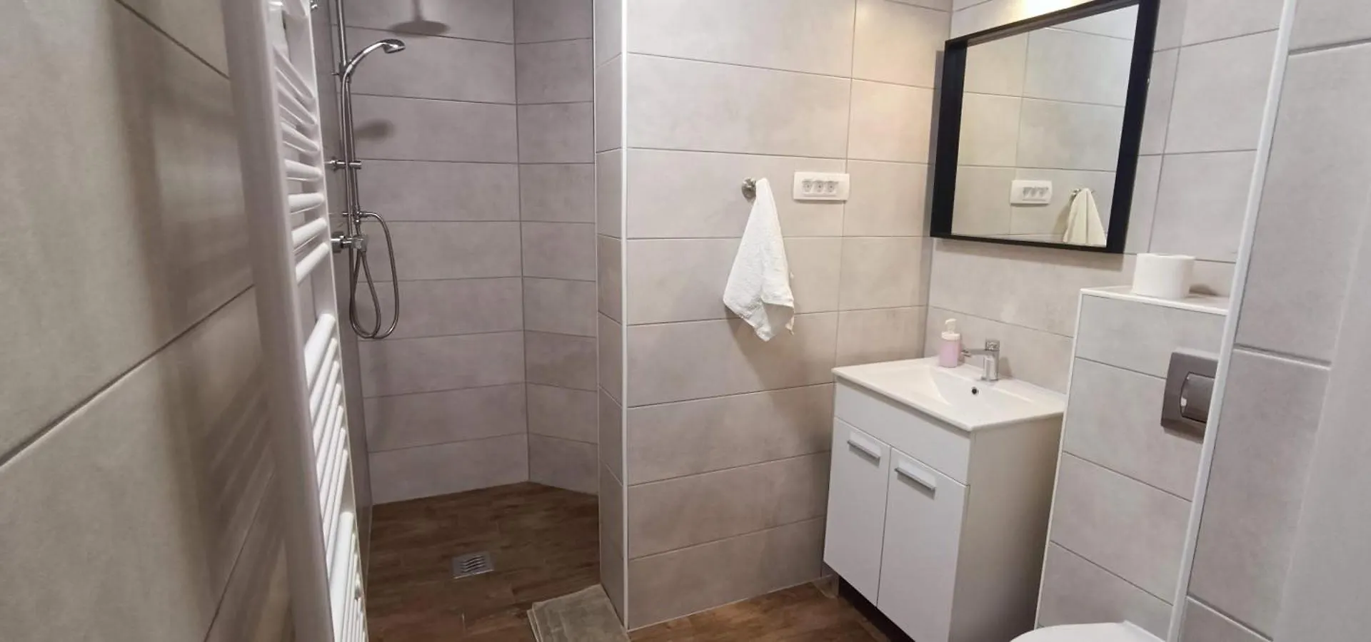 Apartments Branka- 4 Apartments In House- 1 Apartment Has Jacuzzi Вир