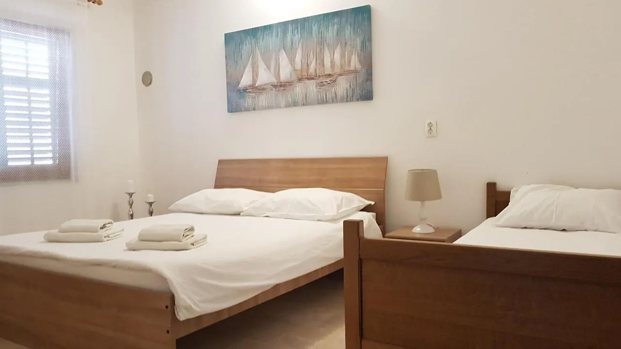 Apartments Branka- 4 Apartments In House- 1 Apartment Has Jacuzzi Вир