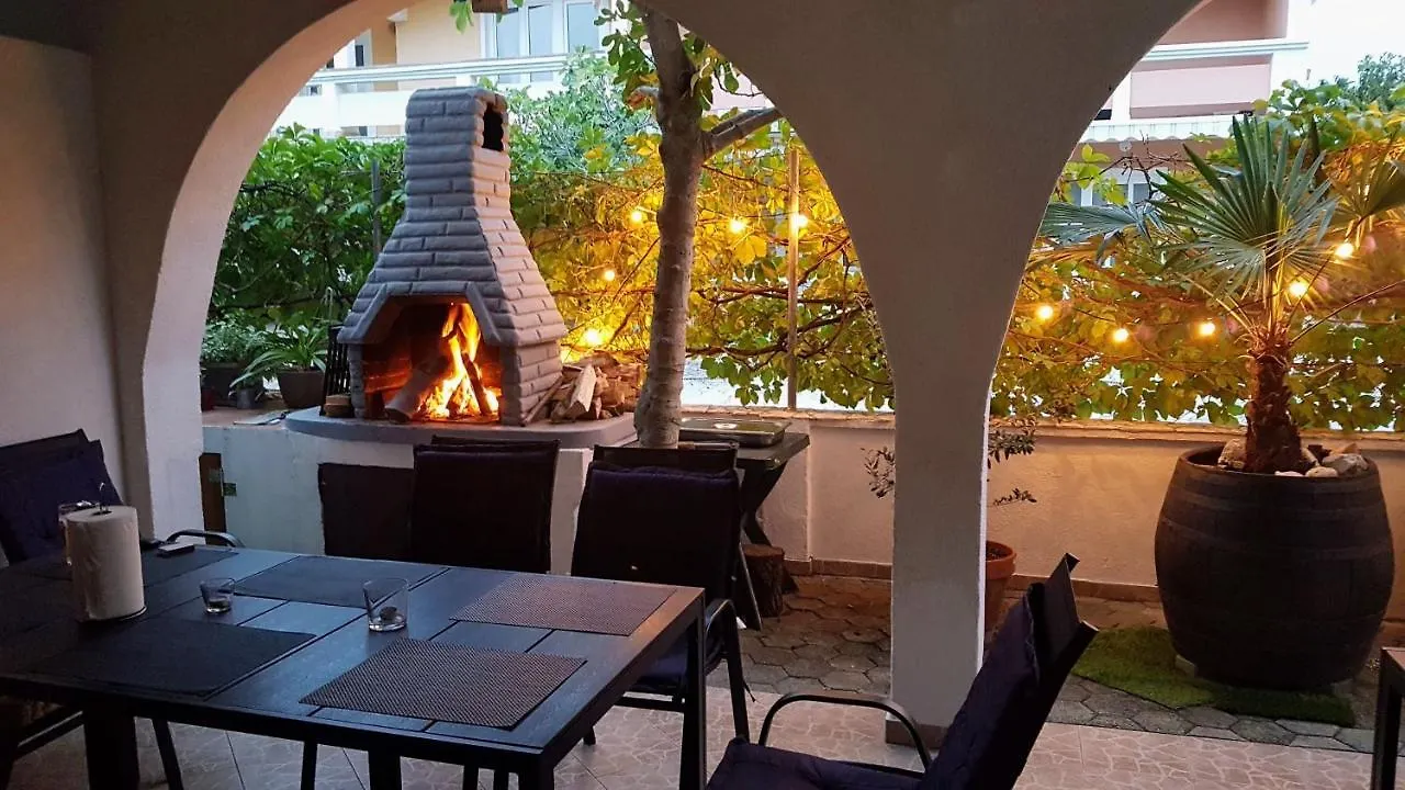 Apartments Branka- 4 Apartments In House- 1 Apartment Has Jacuzzi Vir Croatia