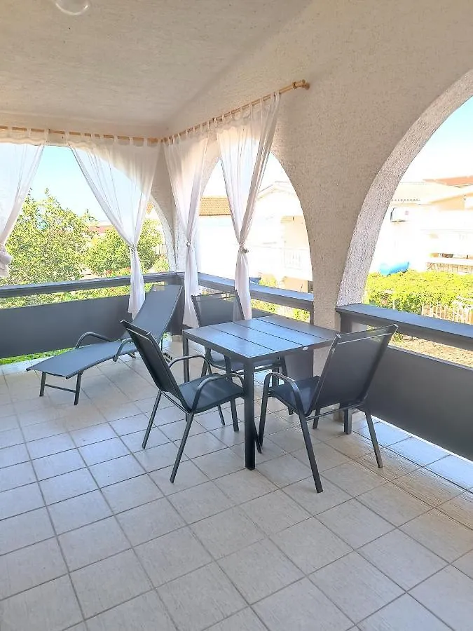 Apartments Branka- 4 Apartments In House- 1 Apartment Has Jacuzzi Vir Croatia